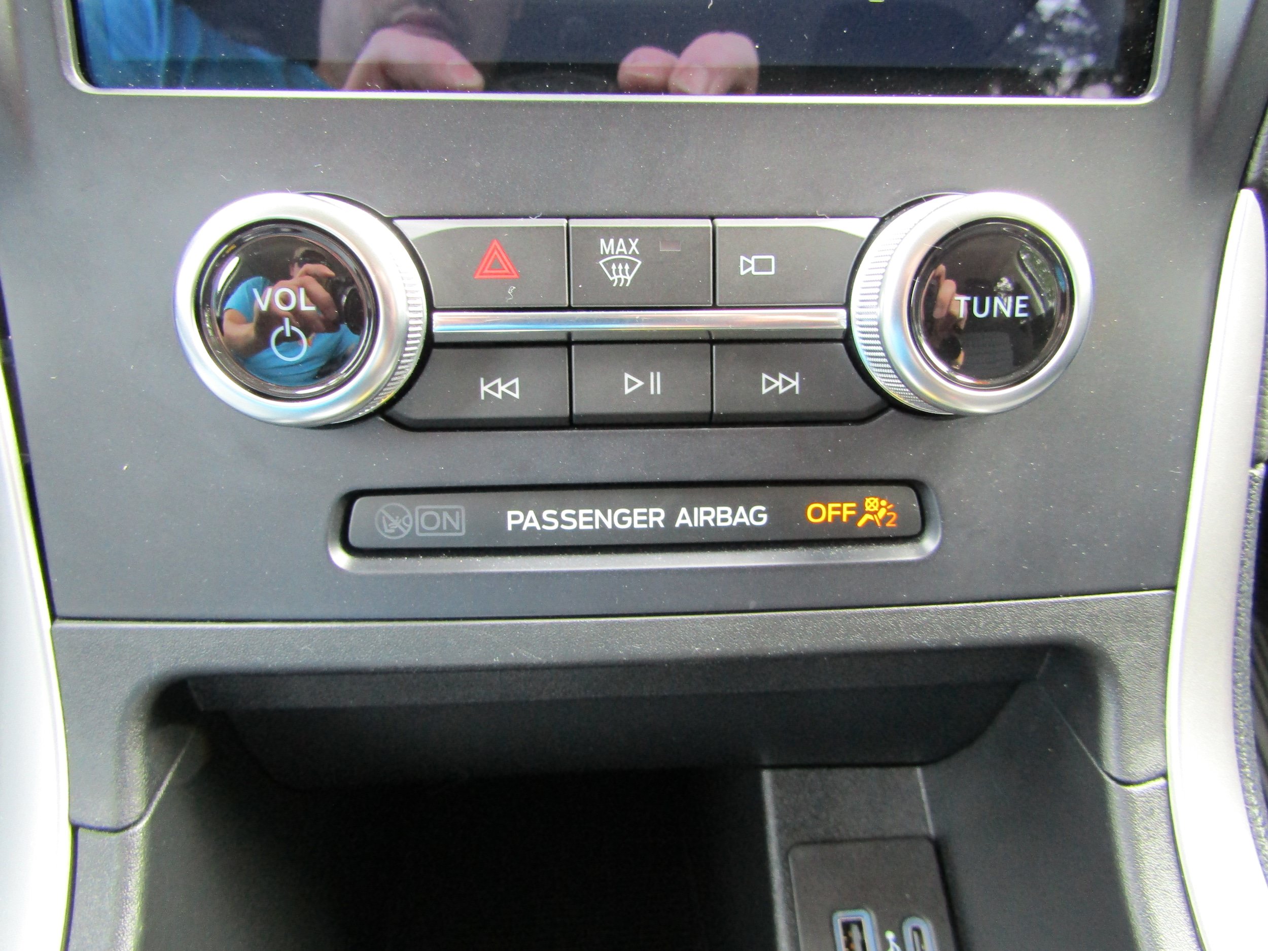 Used 2024 Ford Edge SE w/ Black Appearance Package AWD/4WD image 26