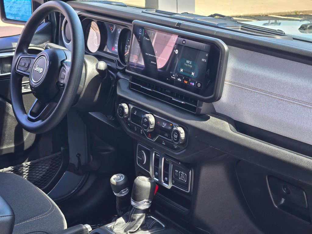 Used 2025 Jeep Wrangler Sport AWD/4WD image 8