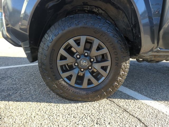 Used 2023 Toyota Tacoma SR5 image 33