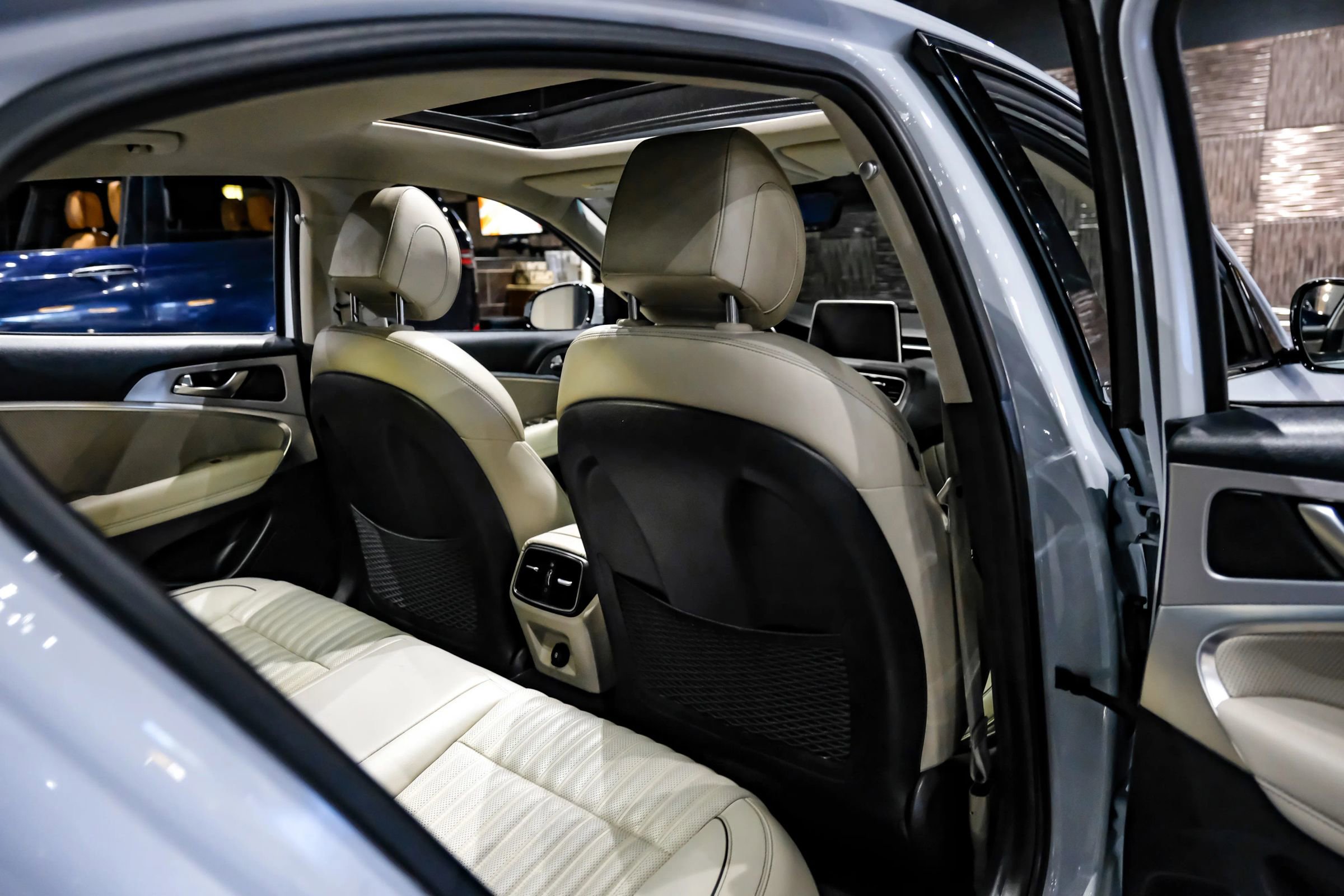 Used 2020 Genesis G70 3.3T w/ Elite Package image 35