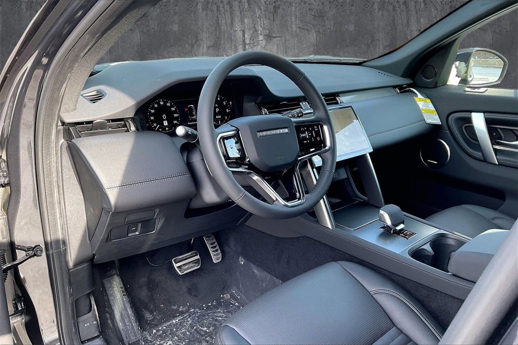 New 2026 Land Rover Discovery Sport Landmark image 7
