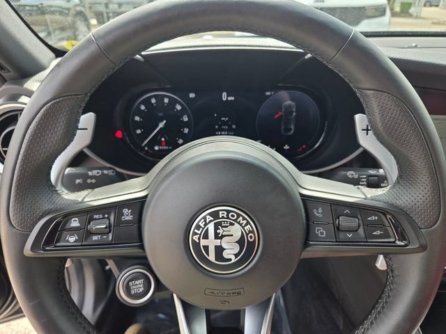 Used 2025 Alfa Romeo Giulia AWD w/ Veloce Package AWD image 32