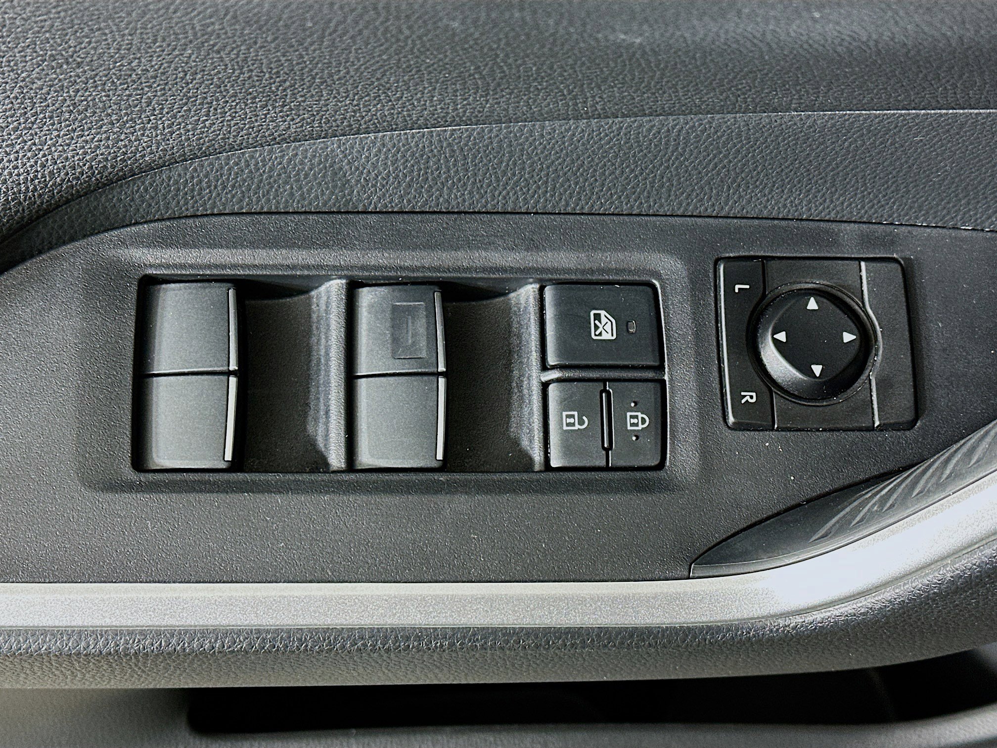 Used 2019 Toyota RAV4 Limited image 15