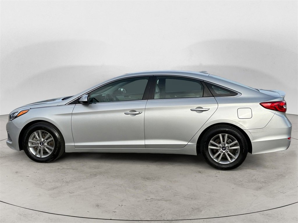 Used 2017 Hyundai Sonata SE image 2