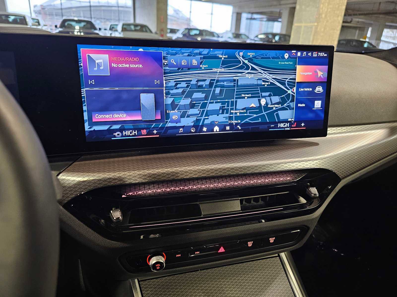 Used 2025 BMW 330i xDrive 330i xDrive w/ Premium Package image 13