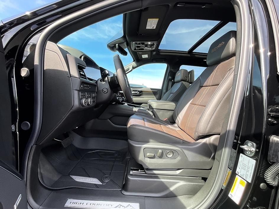 New 2026 Chevrolet Suburban High Country AWD/4WD image 4