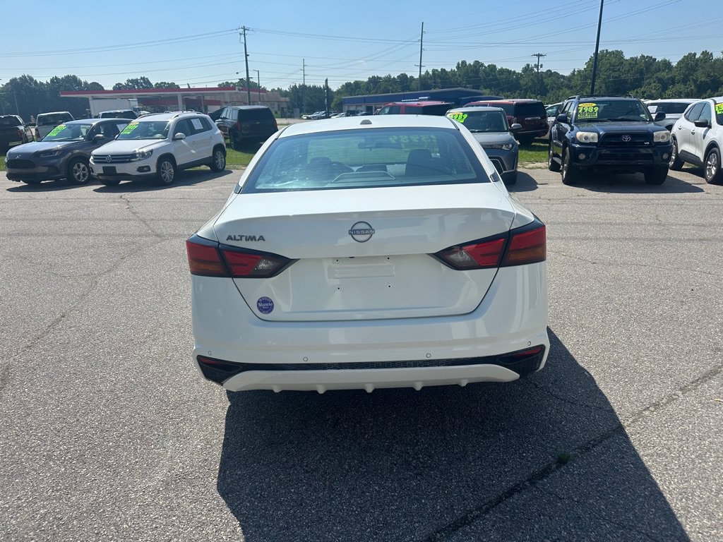 Used 2025 Nissan Altima 2.5 SV FWD image 4