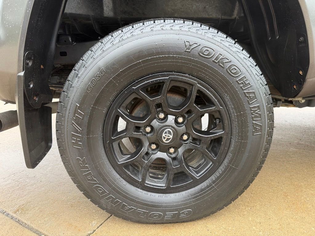 Certified 2022 Toyota Tacoma SR5 AWD/4WD image 27