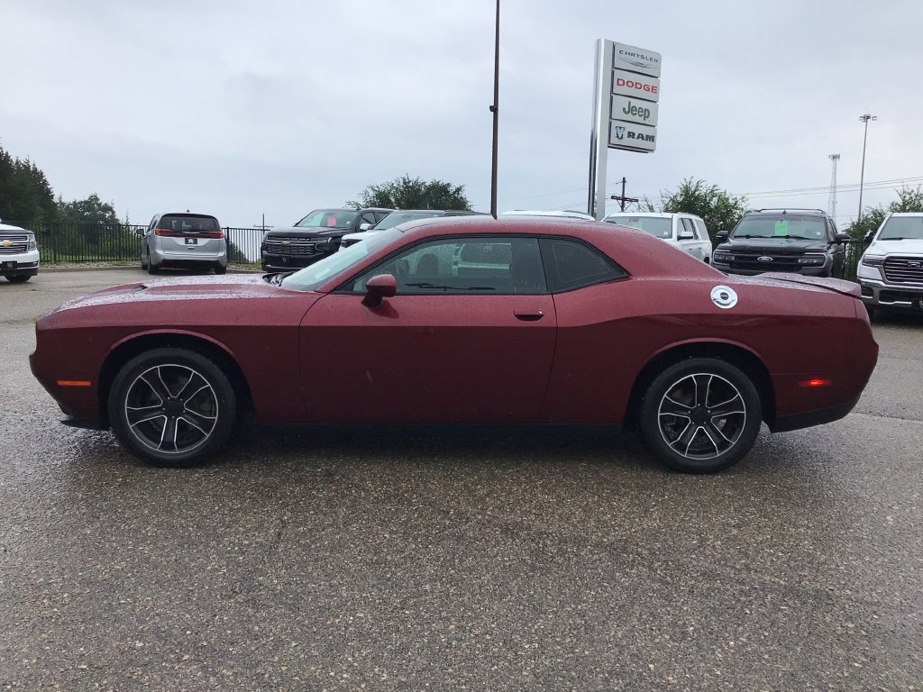 Used 2019 Dodge Challenger SXT RWD image 3