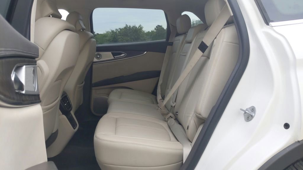Used 2016 Lincoln MKX Reserve w/ Luxury Package FWD image 30