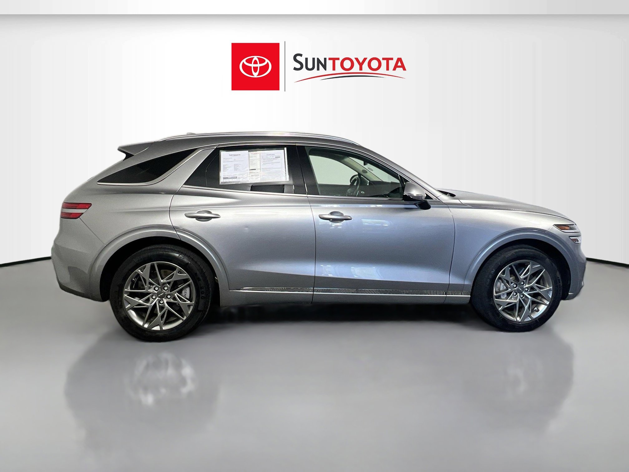 Used 2025 Genesis GV70 2.5T AWD/4WD image 2
