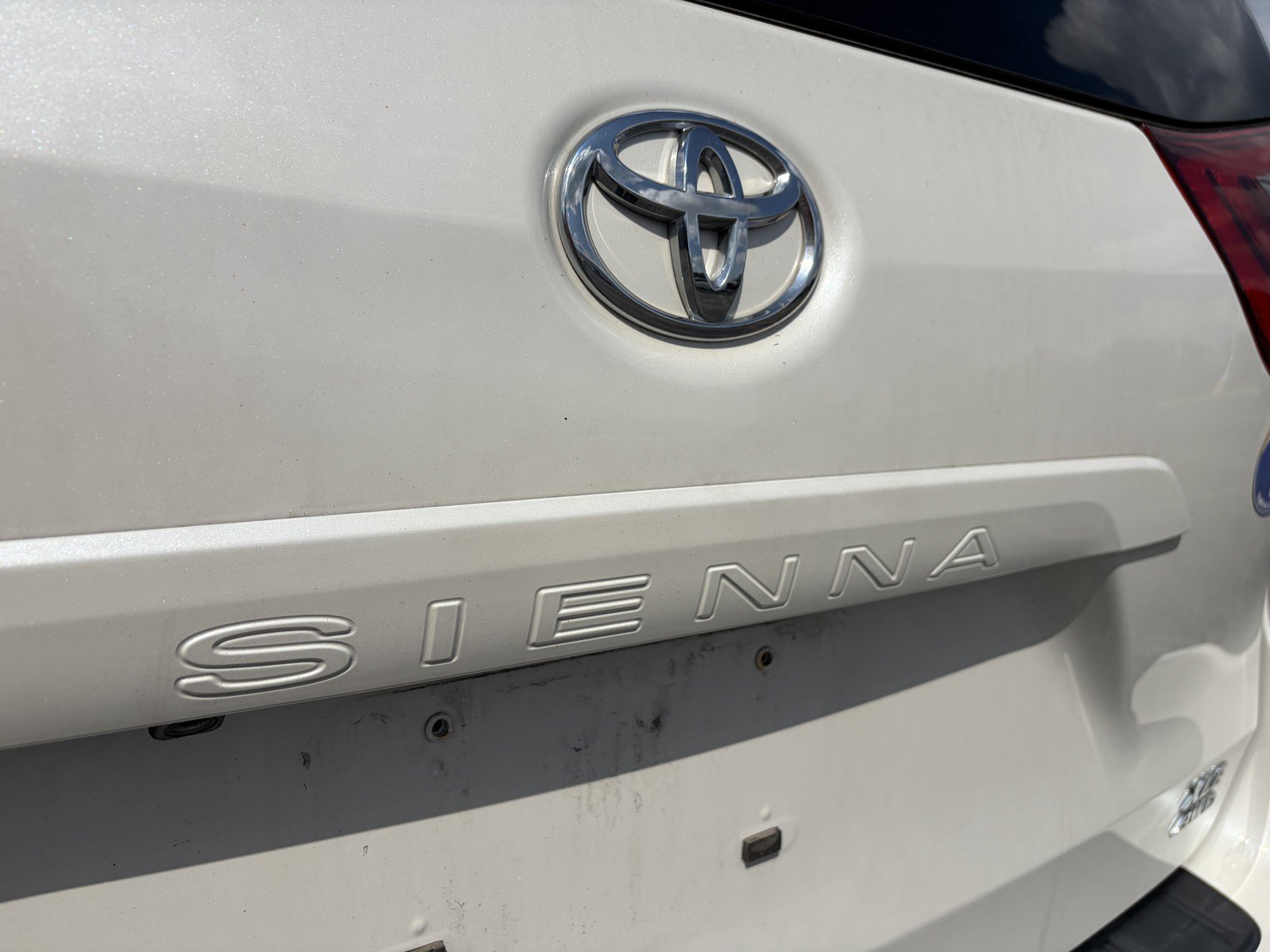 Used 2020 Toyota Sienna XLE w/ XLE Navigation Package AWD/4WD image 37