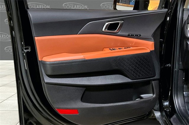 Used 2025 Kia Carnival EX image 11