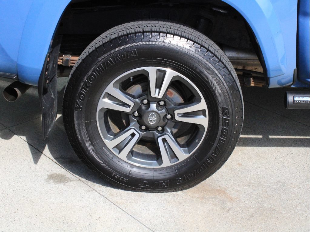 Used 2019 Toyota Tacoma TRD Sport AWD/4WD image 36