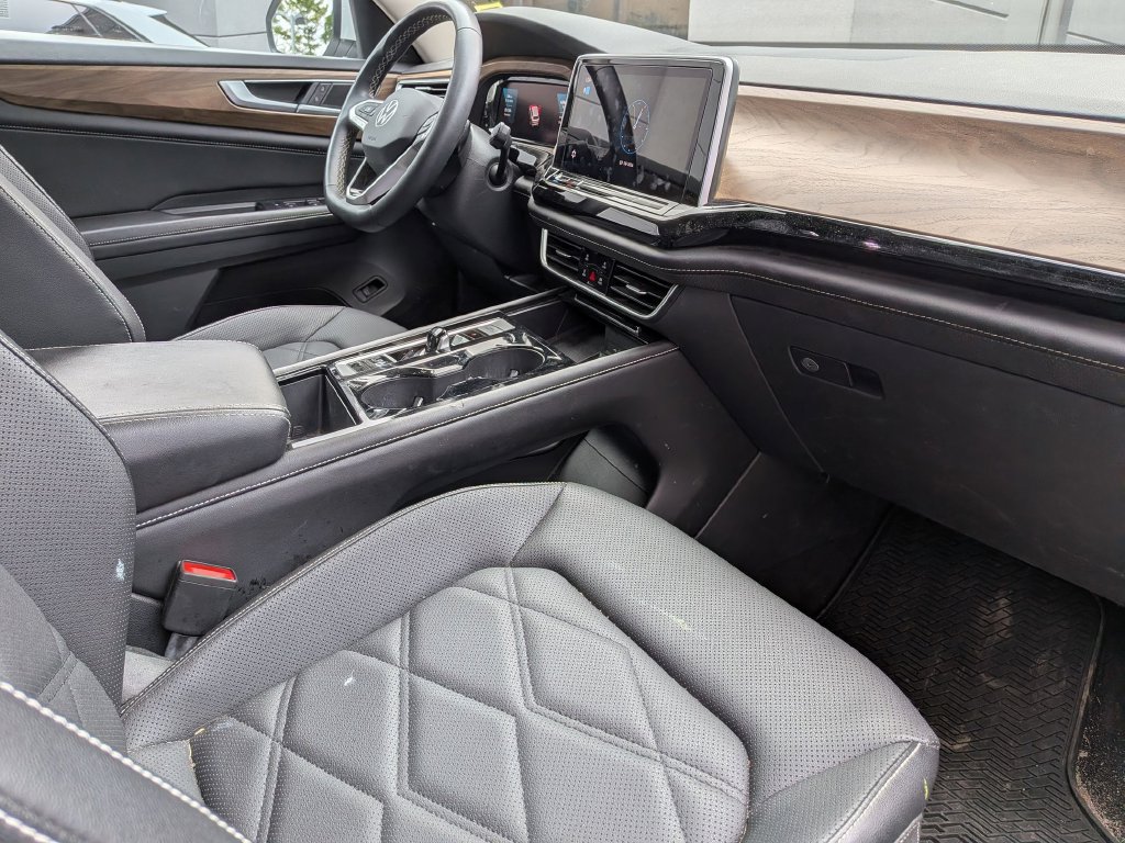 Used 2024 Volkswagen Atlas SE FWD image 35