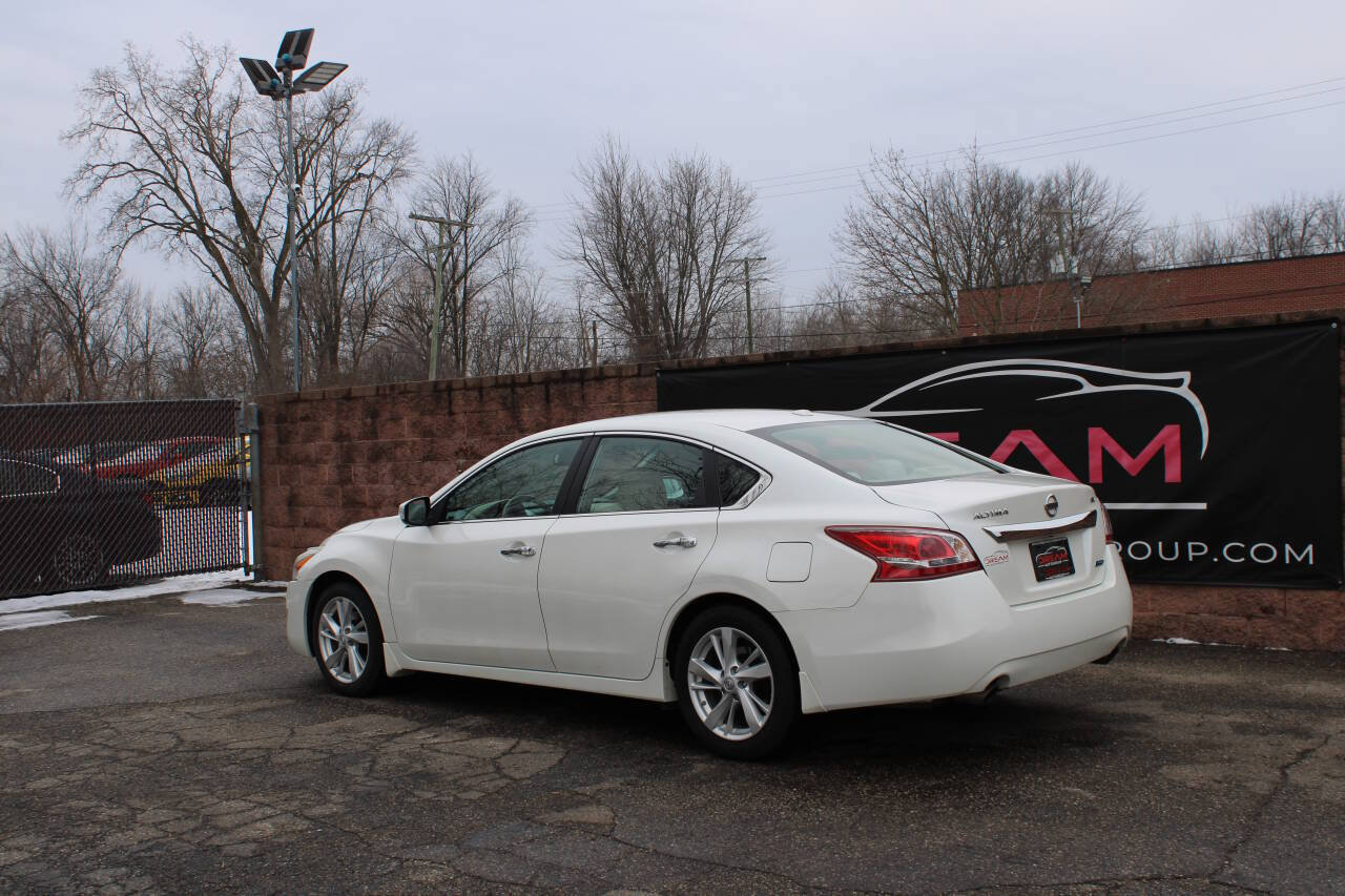 Used 2013 Nissan Altima 2.5 SV w/ 2.5SV Convenience Pkg FWD image 4