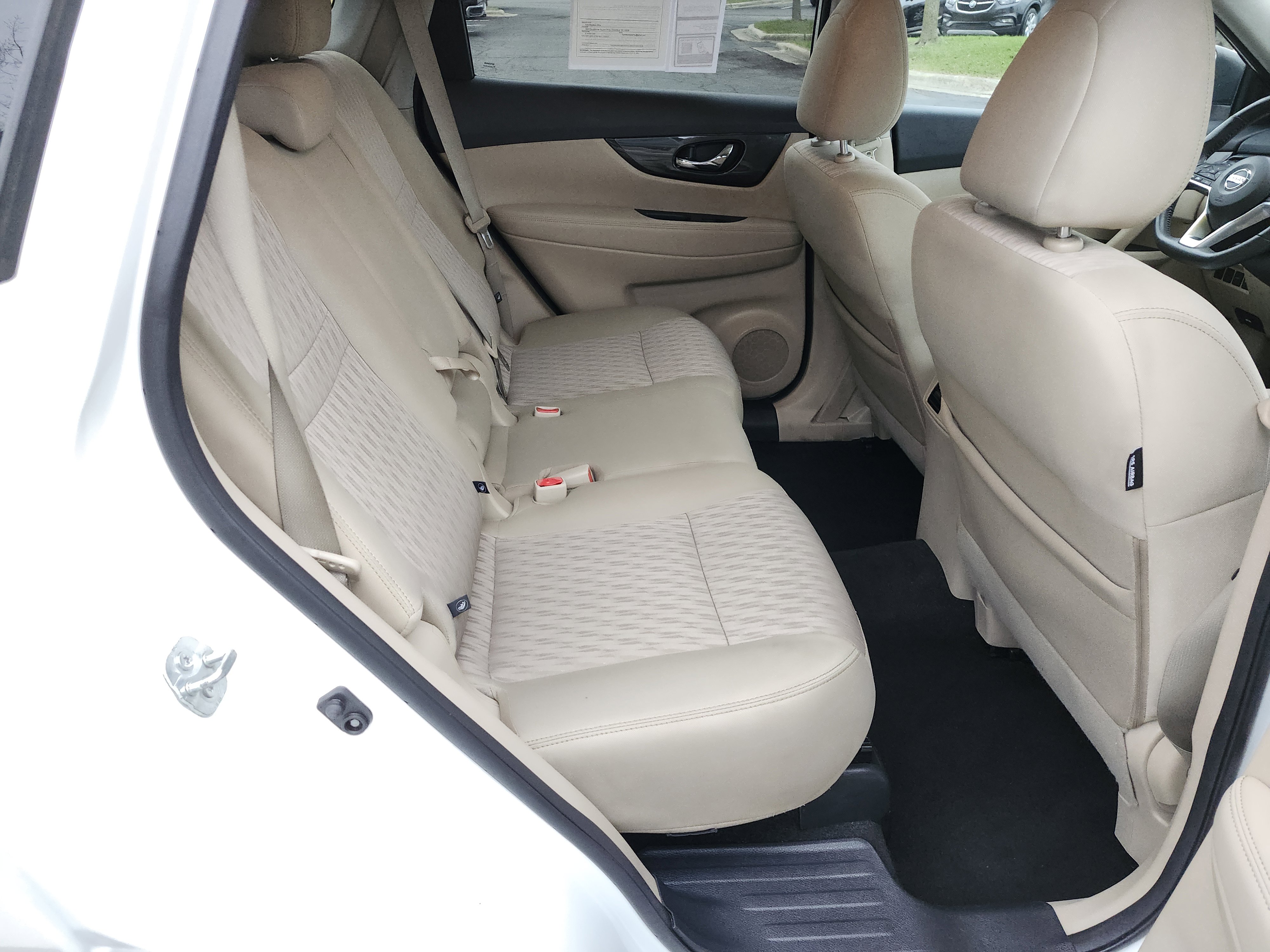 Used 2018 Nissan Rogue SV image 19