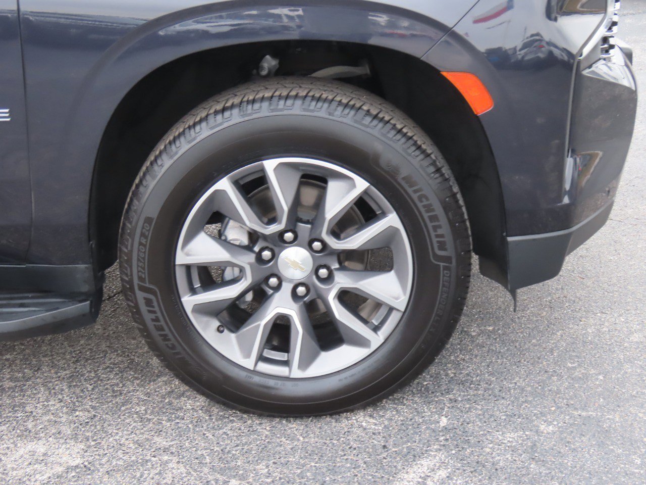 Used 2023 Chevrolet Tahoe LT RWD image 9