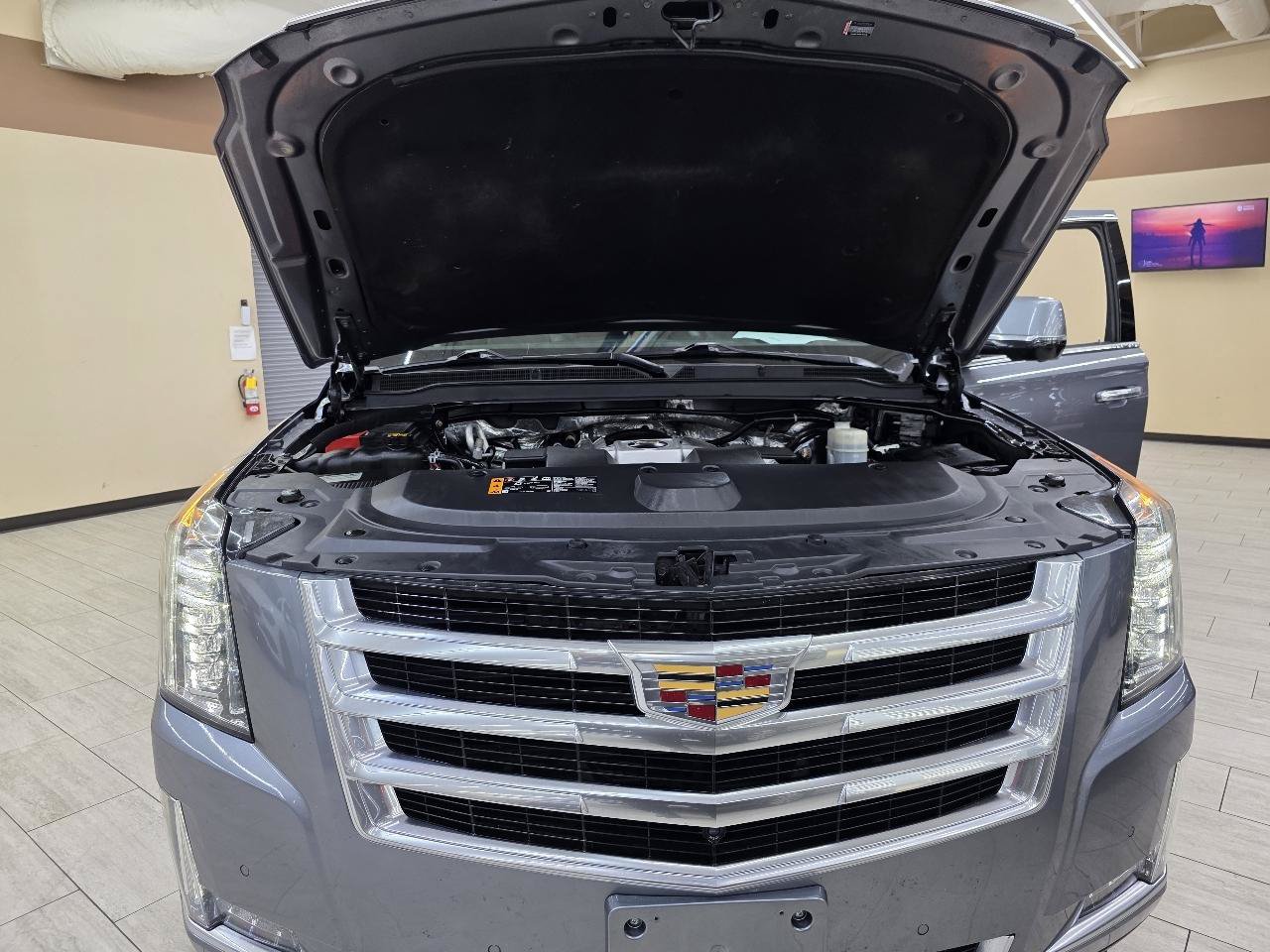 Used 2018 Cadillac Escalade ESV Luxury RWD image 48