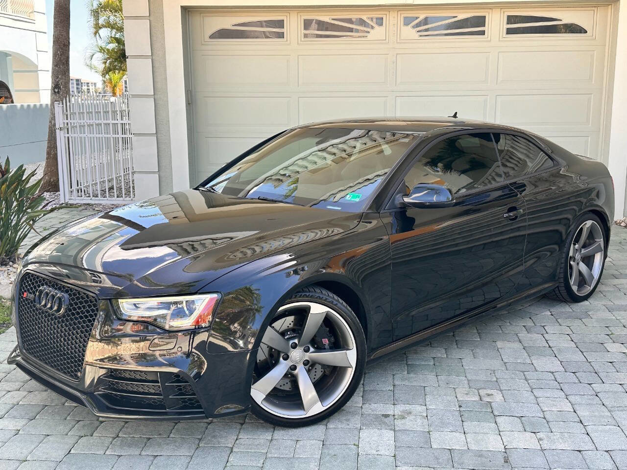 Used 2013 Audi RS 5 Coupe w/ Audi MMI Navigation Plus Pkg image 4