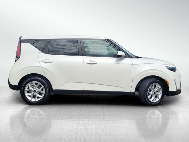 Used 2025 Kia Soul LX w/ LX Technology Package image 3