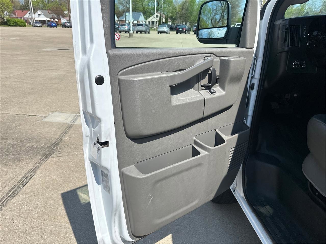 Used 2022 Chevrolet Express 2500 w/ Driver Convenience Package RWD image 19