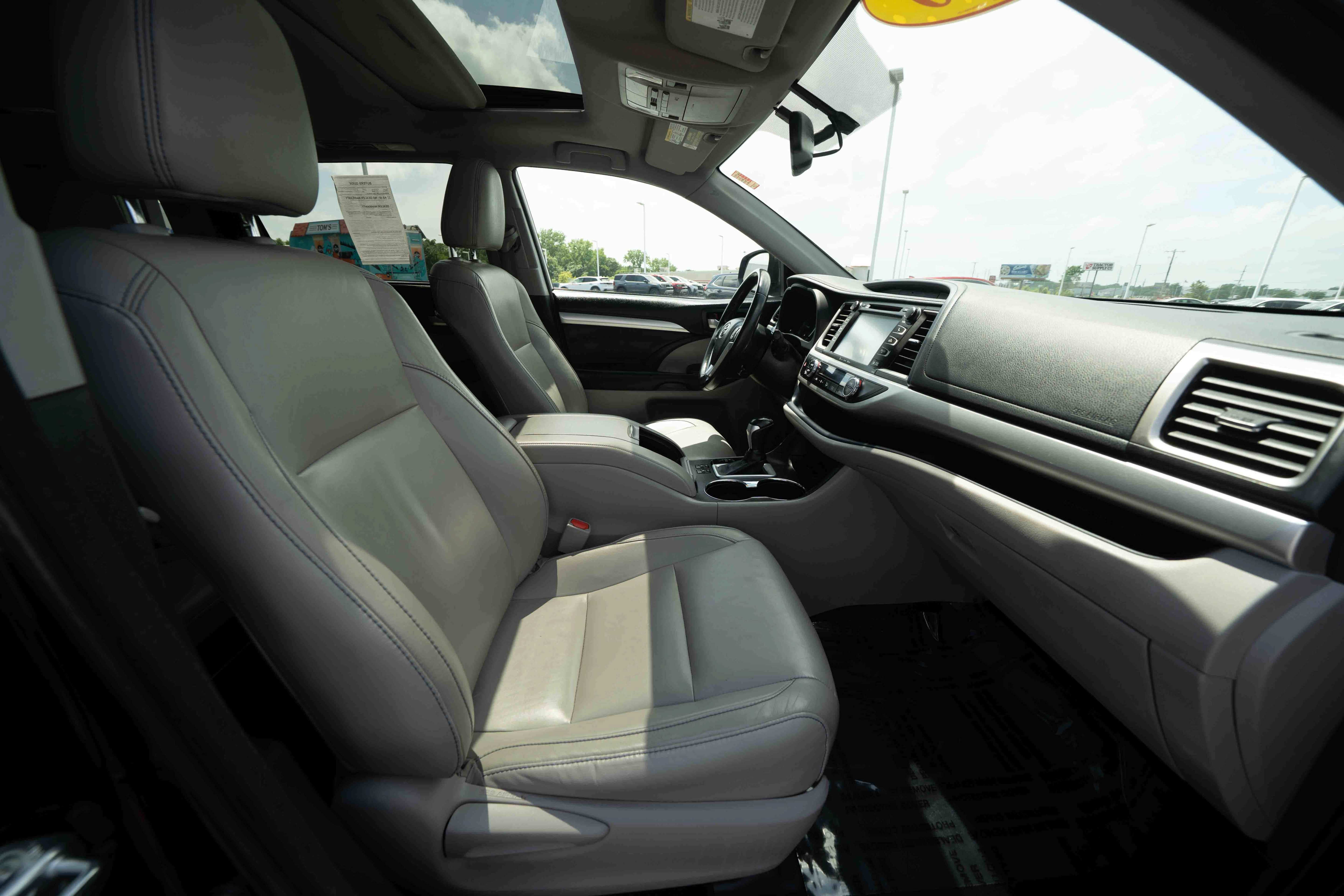 Used 2016 Toyota Highlander XLE AWD/4WD image 27