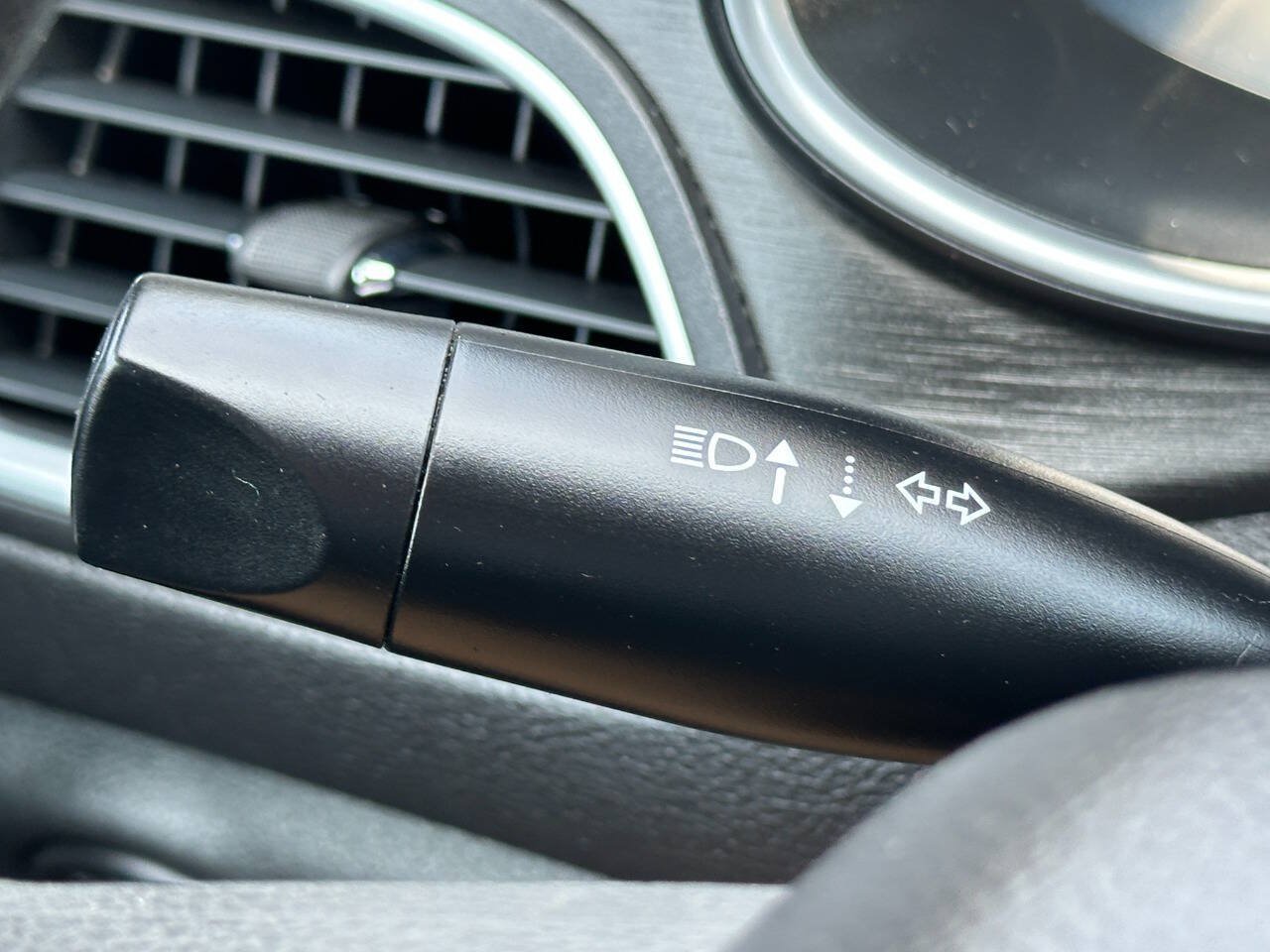 Used 2016 Chrysler 200 Limited FWD image 30