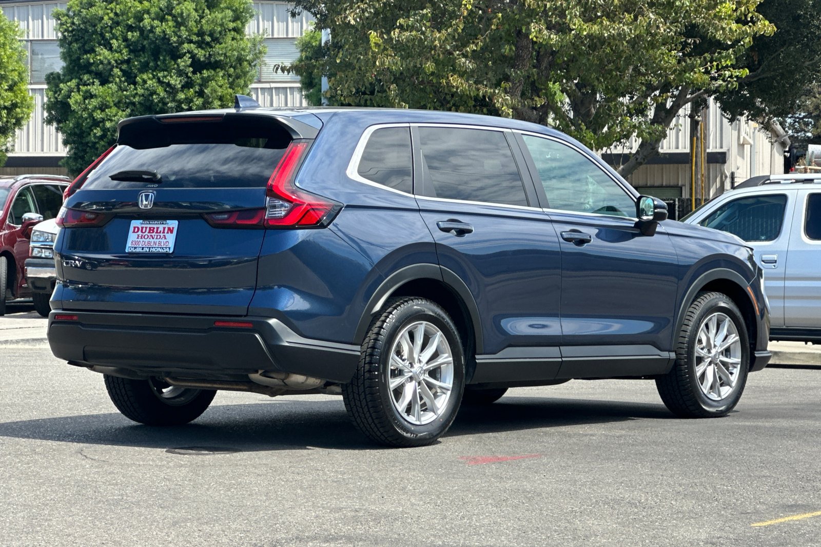 Used 2025 Honda CR-V EX image 4