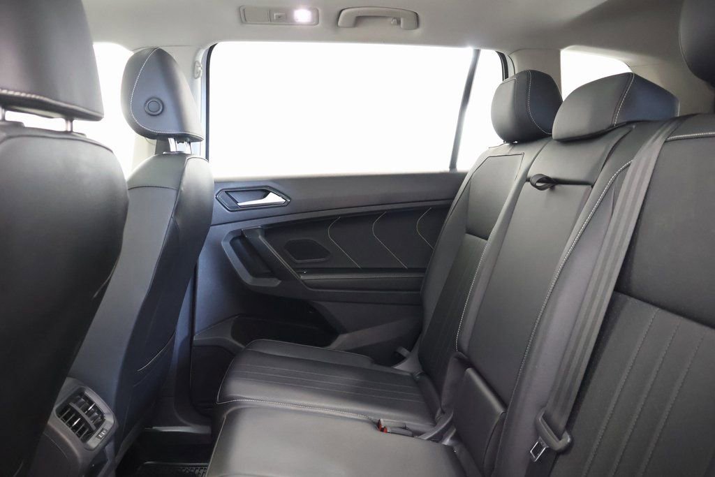 Used 2022 Volkswagen Tiguan SE w/ Panoramic Sunroof Package image 26
