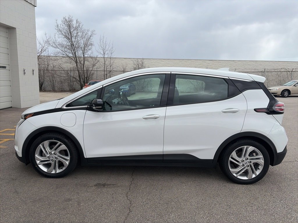 Used 2022 Chevrolet Bolt LT image 2
