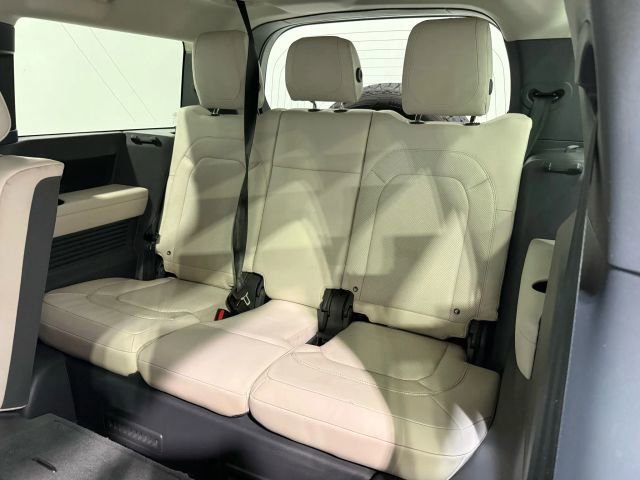 Used 2024 Land Rover Defender 130 S image 78