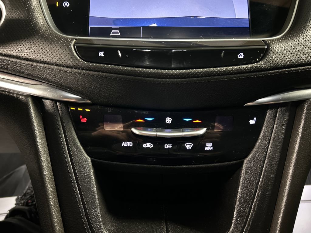 Used 2022 Cadillac XT5 Luxury w/ LPO, ONYX Package image 19
