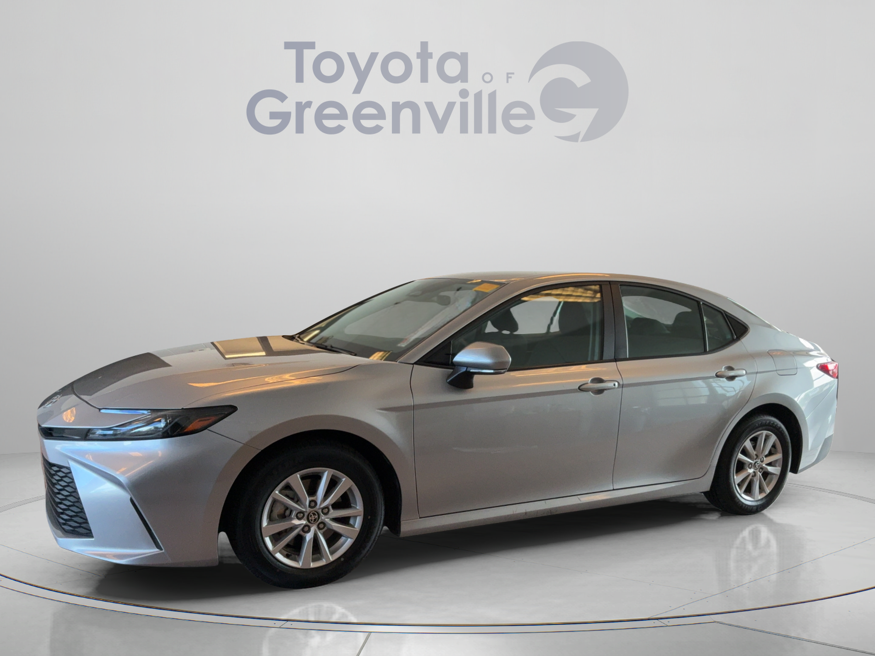 Used 2025 Toyota Camry LE FWD image 2