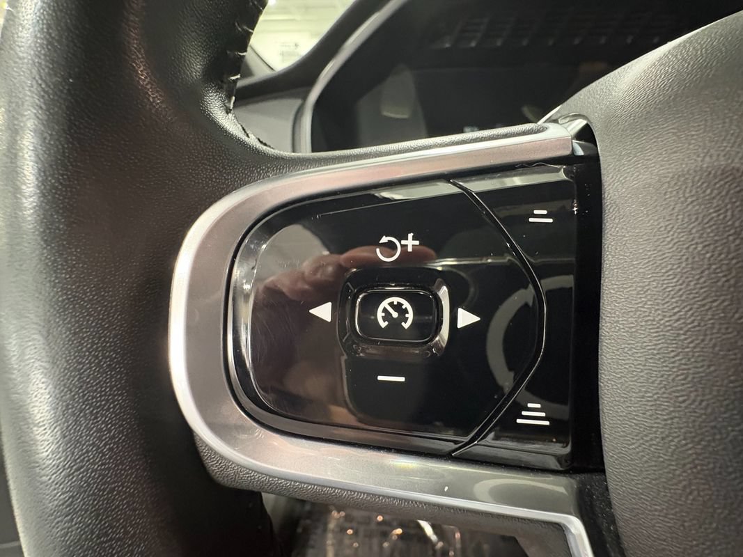 Used 2017 Volvo XC90 T6 Momentum w/ Vision Package AWD/4WD image 13