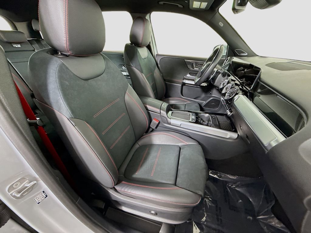 Used 2024 Mercedes-Benz GLB 35 AMG 4MATIC image 28