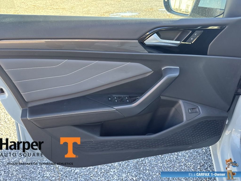 Used 2025 Volkswagen Jetta SEL image 19