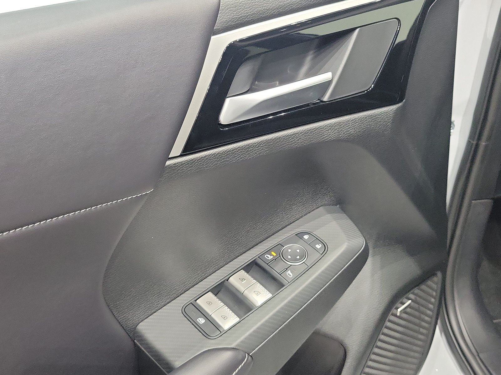 New 2026 Mitsubishi Outlander LE FWD image 18