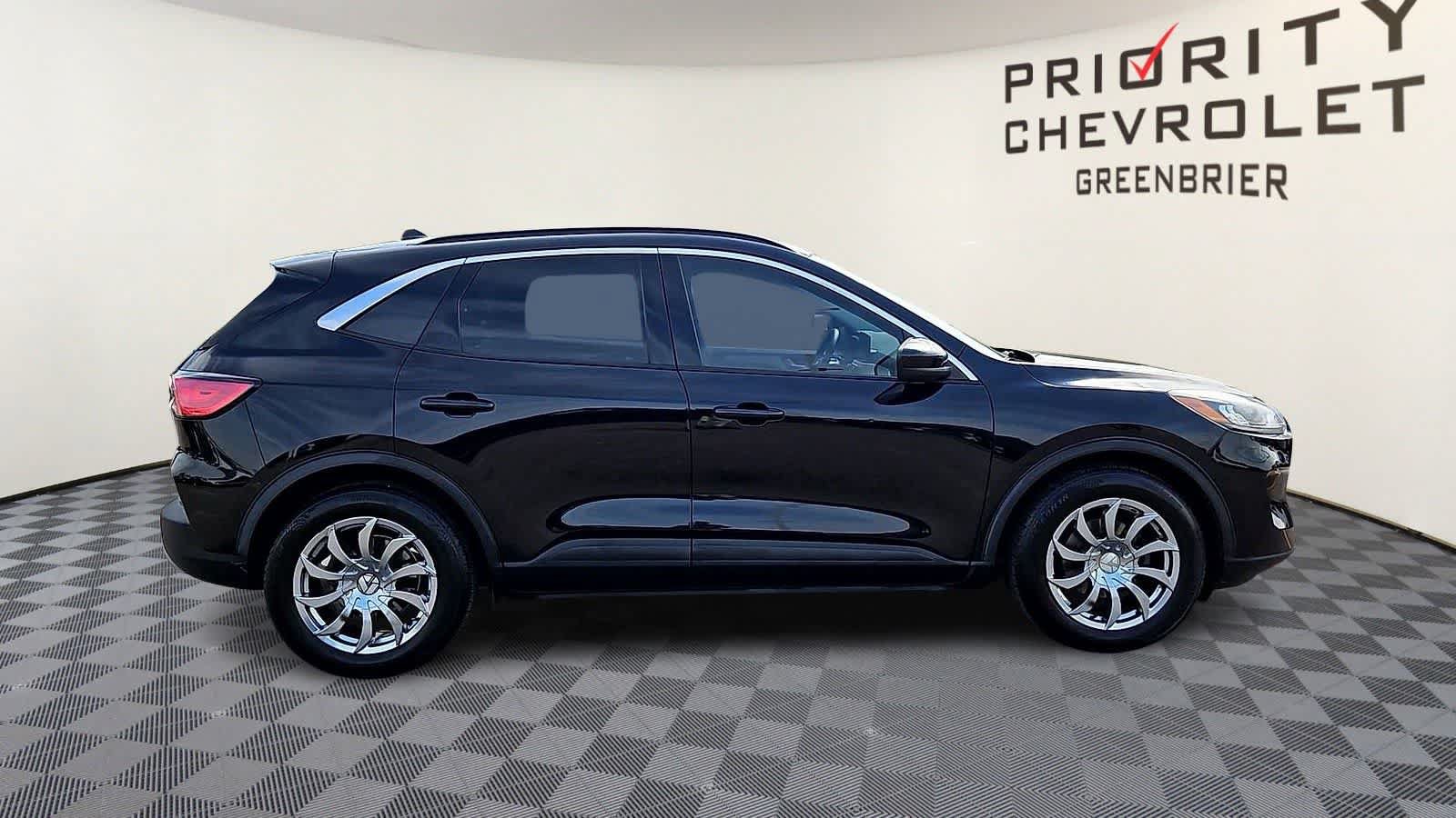 Used 2022 Ford Escape SEL w/ Technology Package FWD image 9