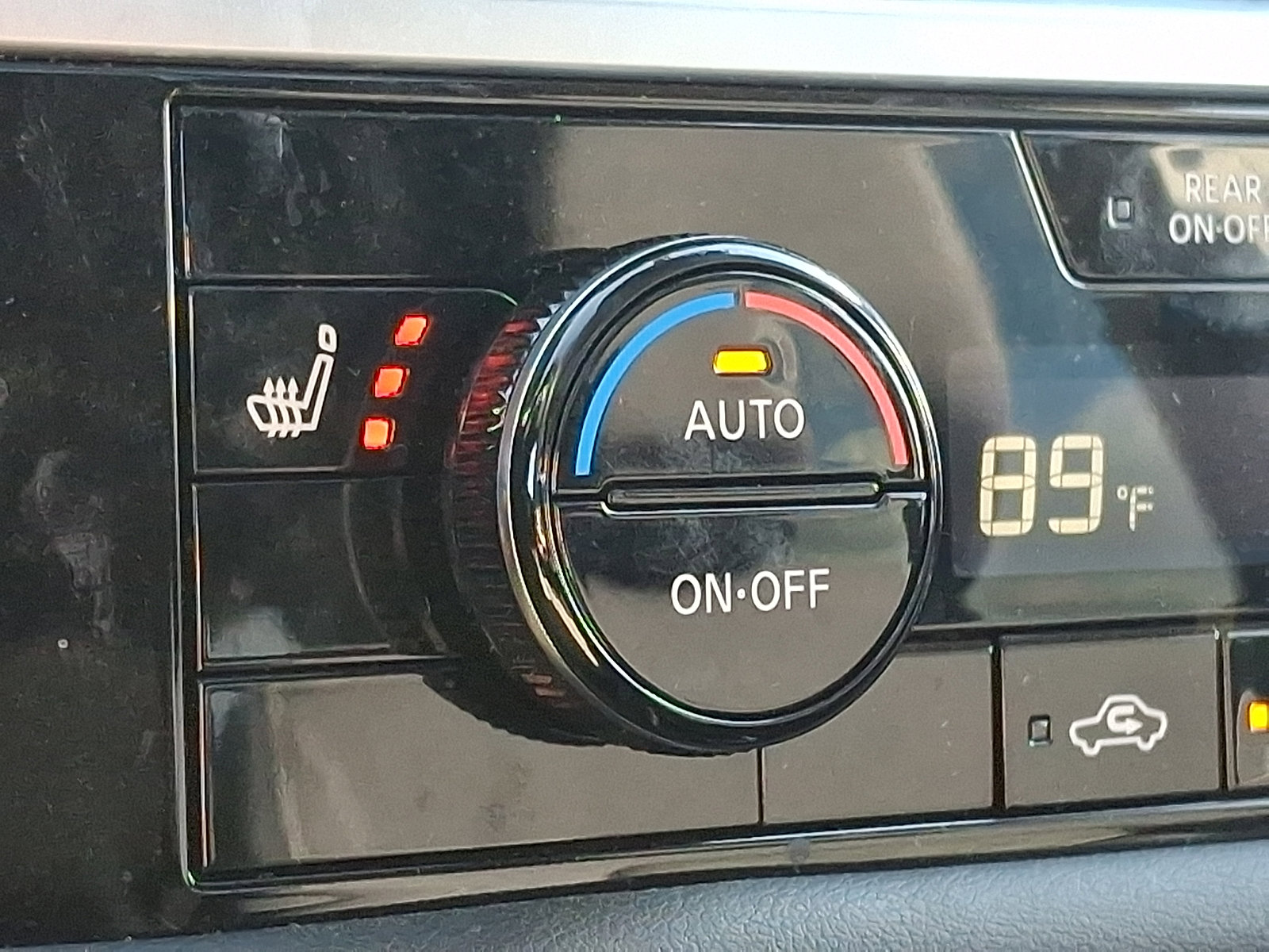 Certified 2024 Nissan Pathfinder SV w/ SV Premium Package image 24