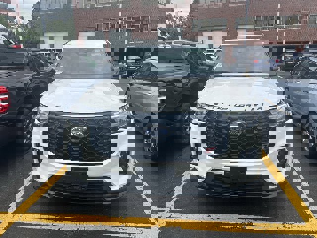 Used 2025 Ford Explorer ST image 2