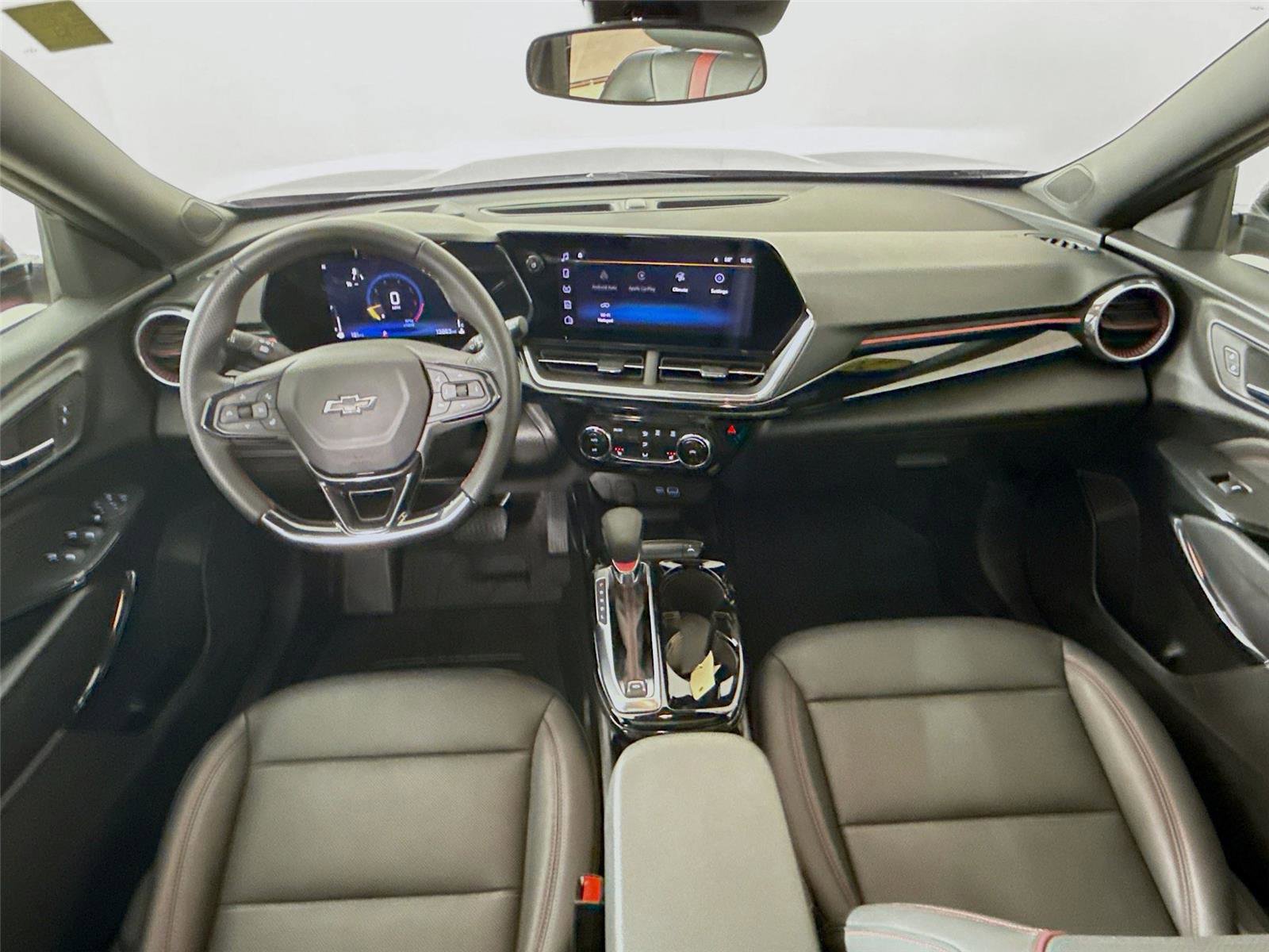 Used 2025 Chevrolet Trax RS w/ Sunroof Package FWD image 31