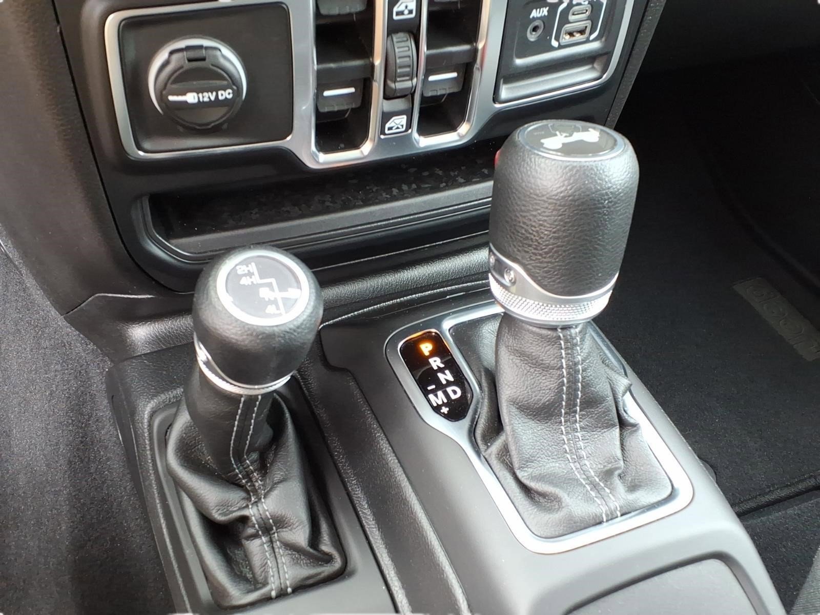 Used 2025 Jeep Wrangler Unlimited Sport AWD/4WD image 19