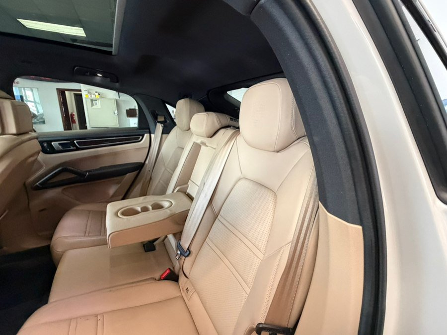 Used 2023 Porsche Cayenne Platinum Edition AWD/4WD image 30