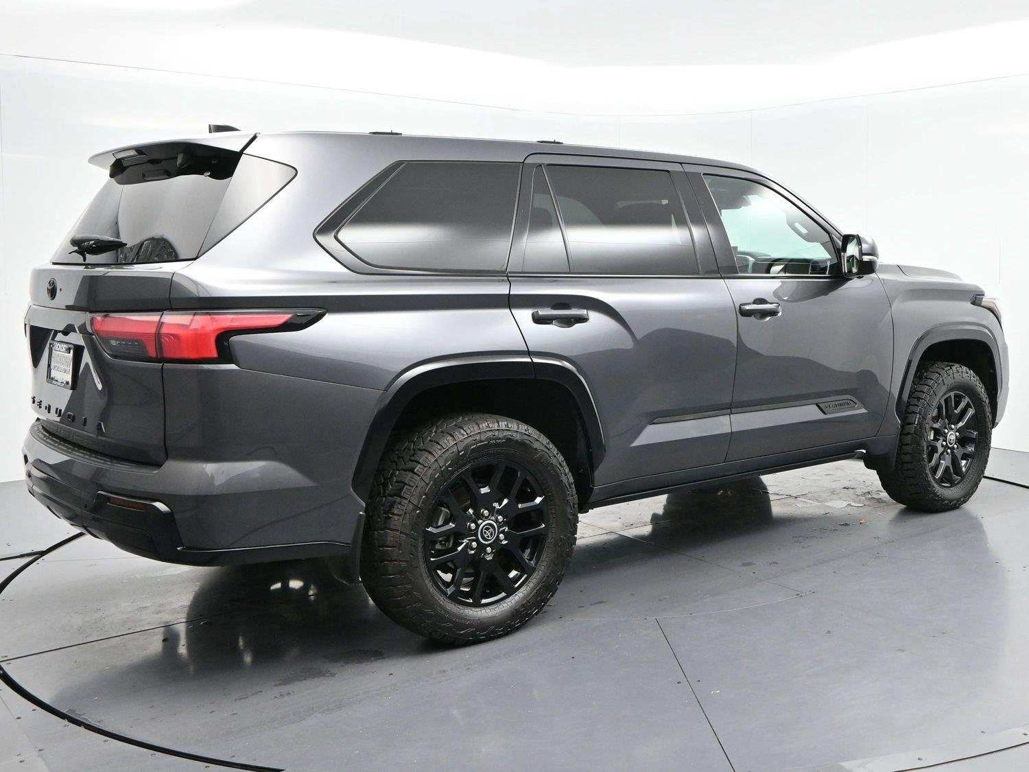 Used 2023 Toyota Sequoia Platinum AWD/4WD image 7