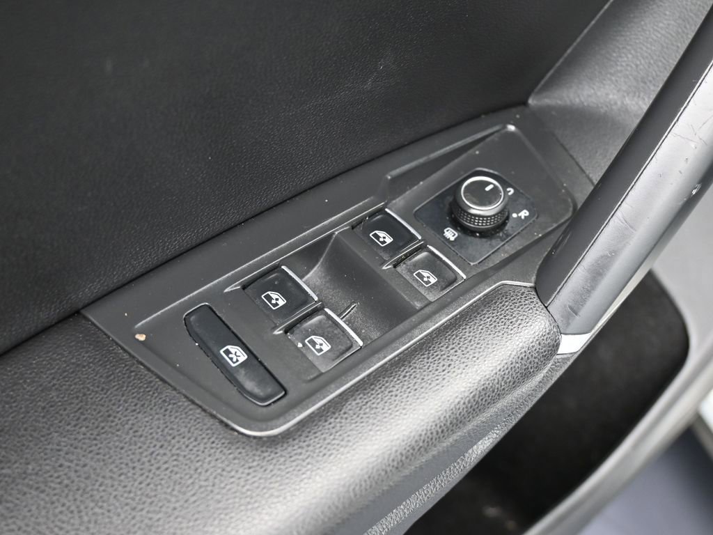 Used 2020 Volkswagen Tiguan SE R-Line image 27