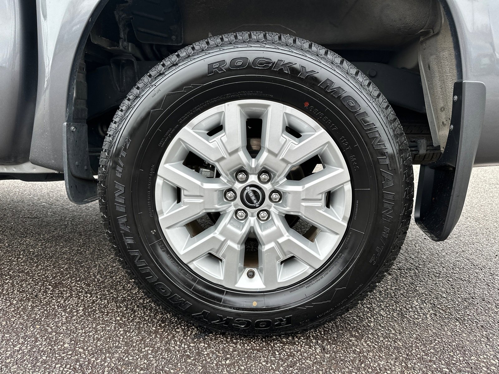 Certified 2022 Nissan Frontier SV image 19