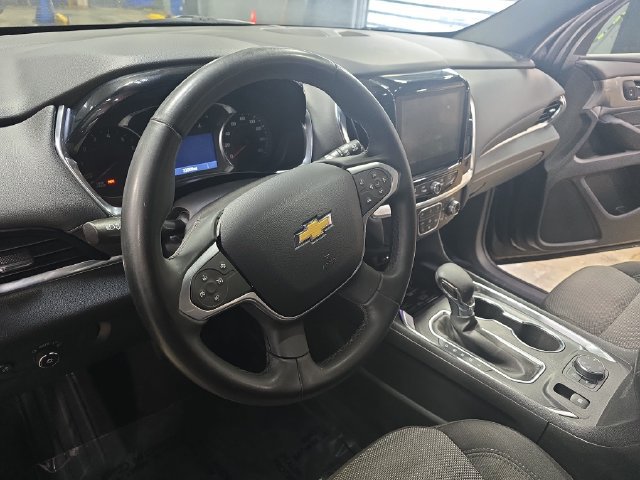 Used 2023 Chevrolet Traverse LT w/ Rear Camera Mirror Package AWD/4WD image 19