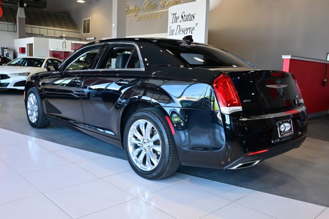 Used 2023 Chrysler 300 Touring AWD/4WD image 7