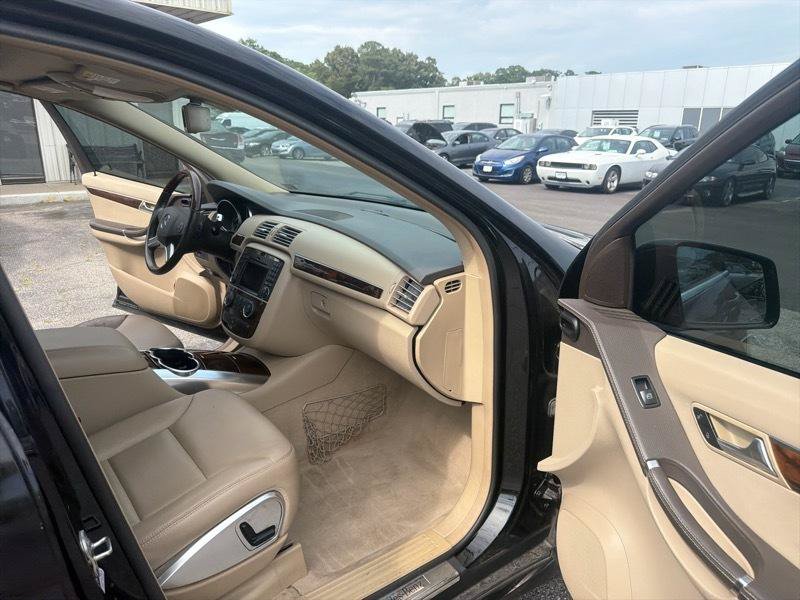 Used 2011 Mercedes-Benz R 350 4MATIC image 22